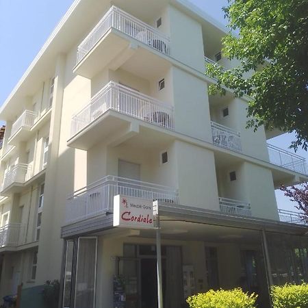 B&B - Meuble' - Hotel " Cordiale " Misano Adriatico Dış mekan fotoğraf