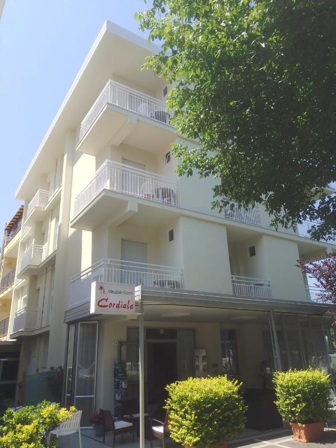 B&B - Meuble' - Hotel " Cordiale " Misano Adriatico Dış mekan fotoğraf
