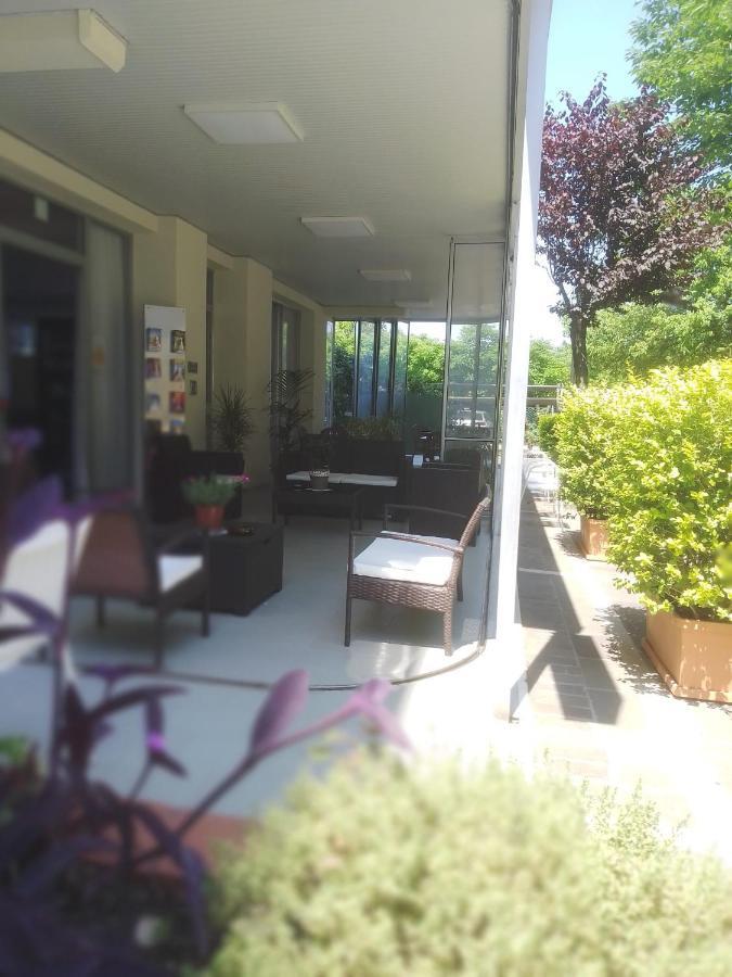 B&B - Meuble' - Hotel " Cordiale " Misano Adriatico Dış mekan fotoğraf