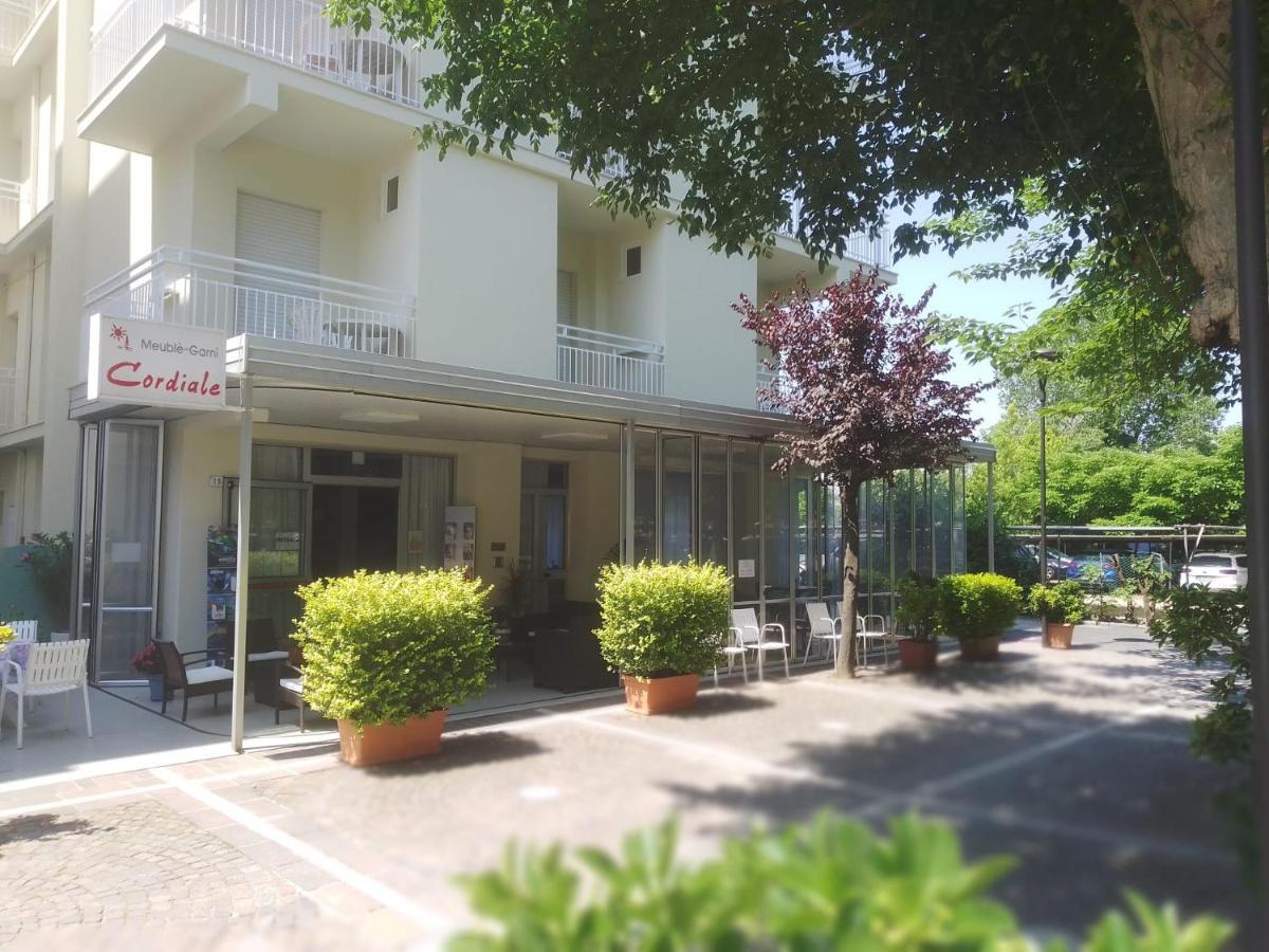 B&B - Meuble' - Hotel " Cordiale " Misano Adriatico Dış mekan fotoğraf