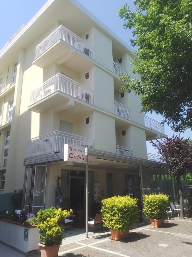B&B - Meuble' - Hotel " Cordiale " Misano Adriatico Dış mekan fotoğraf