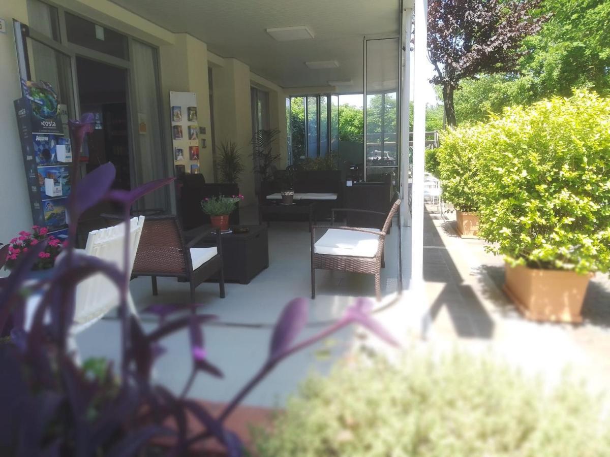 B&B - Meuble' - Hotel " Cordiale " Misano Adriatico Dış mekan fotoğraf