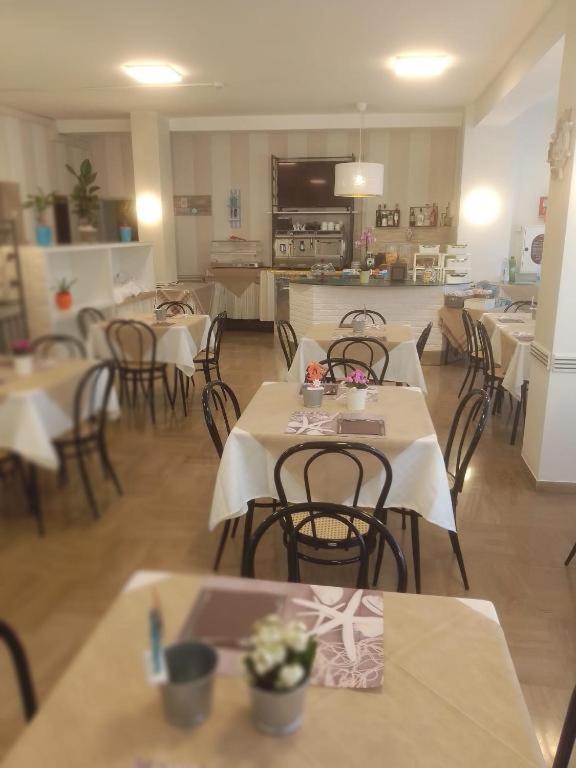 B&B - Meuble' - Hotel " Cordiale " Misano Adriatico Dış mekan fotoğraf