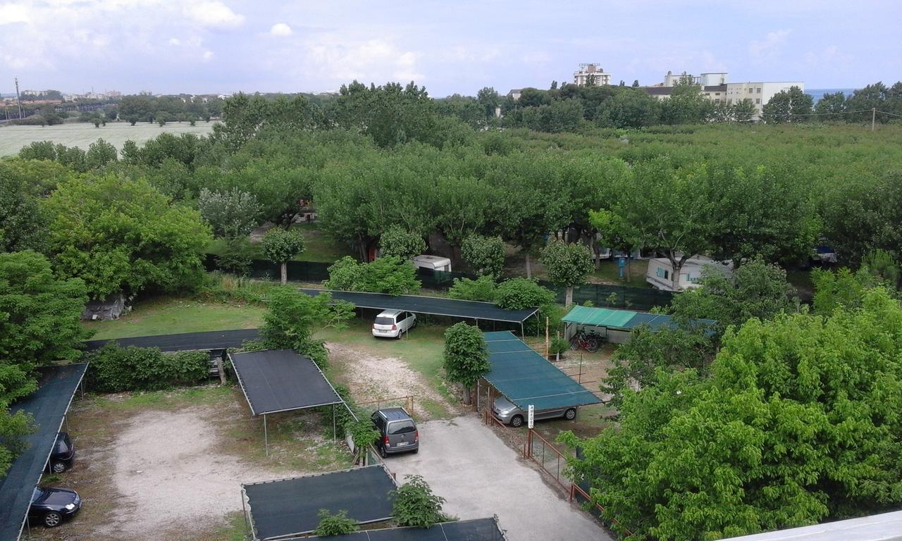 B&B - Meuble' - Hotel " Cordiale " Misano Adriatico Dış mekan fotoğraf