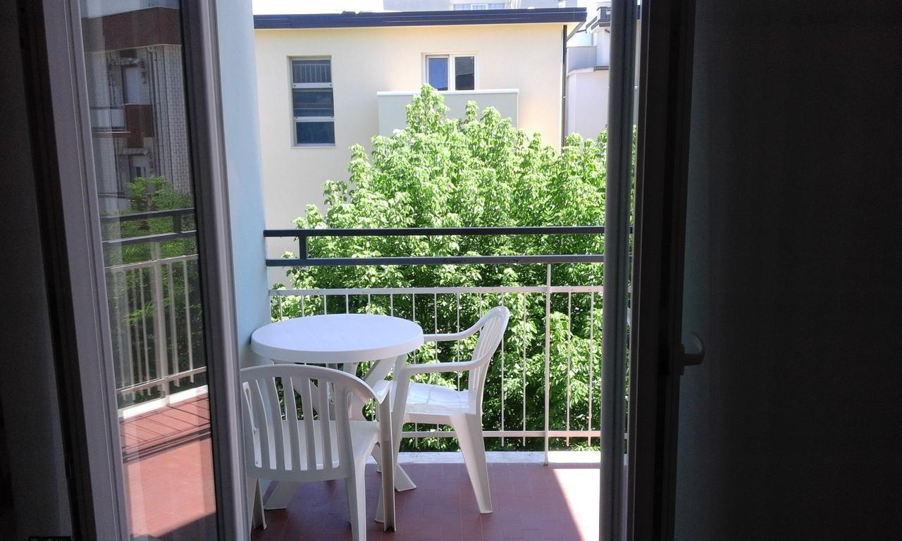 B&B - Meuble' - Hotel " Cordiale " Misano Adriatico Dış mekan fotoğraf