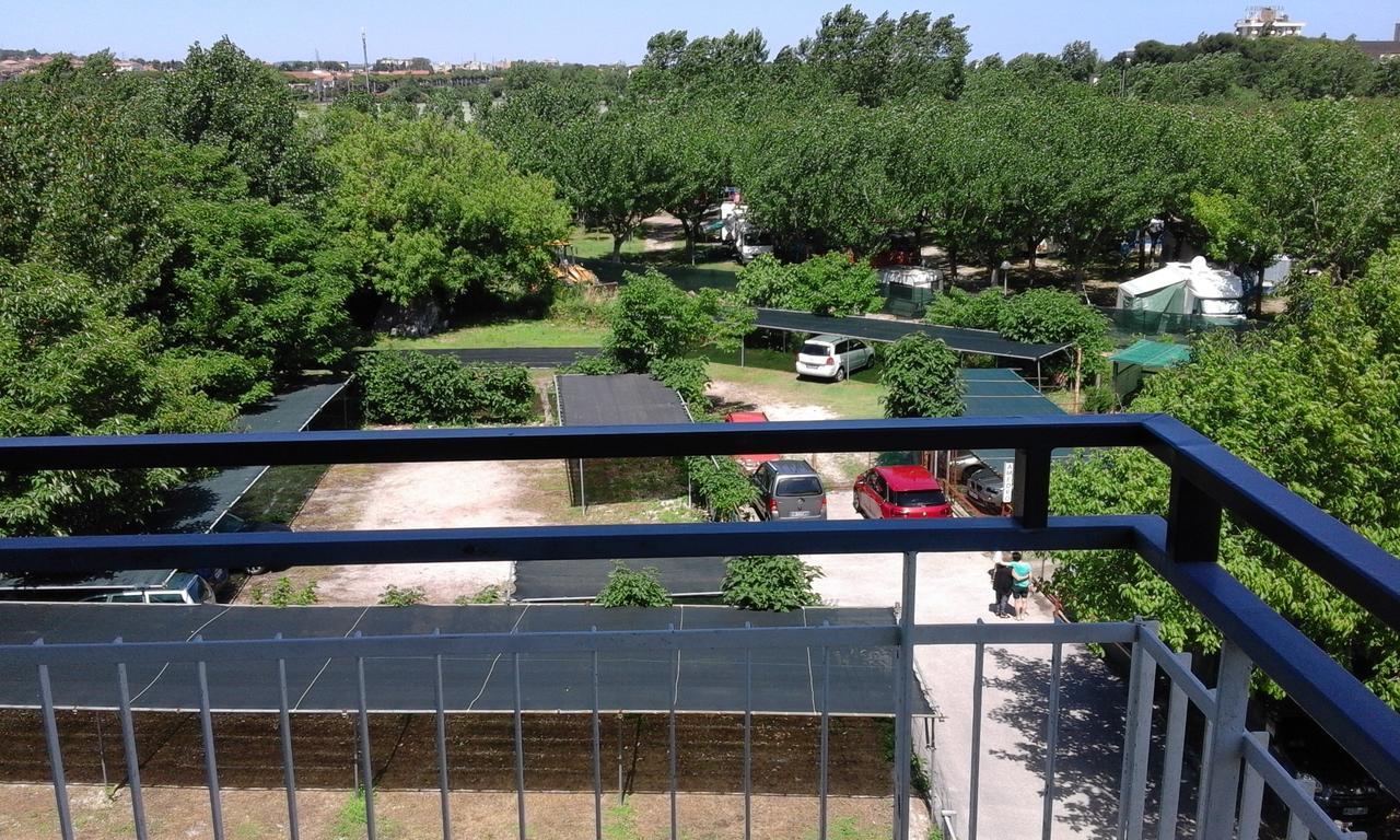 B&B - Meuble' - Hotel " Cordiale " Misano Adriatico Dış mekan fotoğraf