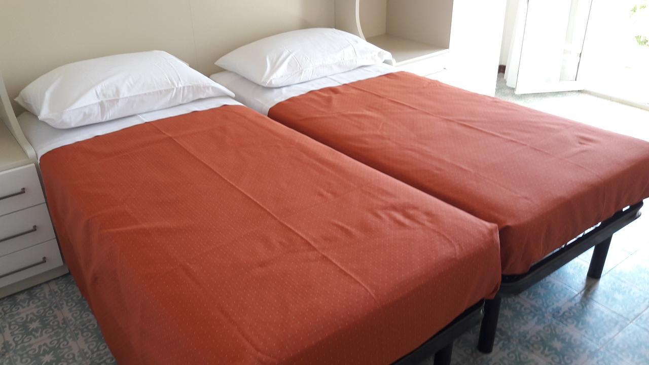 B&B - Meuble' - Hotel " Cordiale " Misano Adriatico Dış mekan fotoğraf
