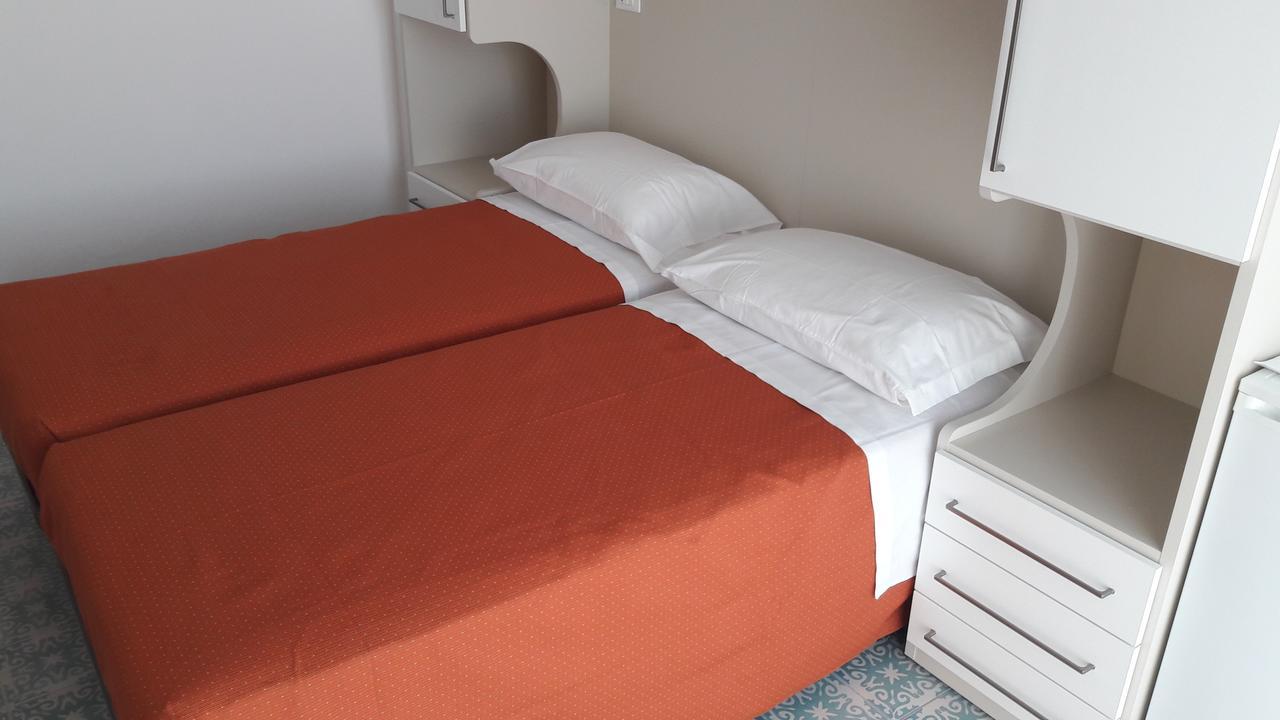 B&B - Meuble' - Hotel " Cordiale " Misano Adriatico Dış mekan fotoğraf
