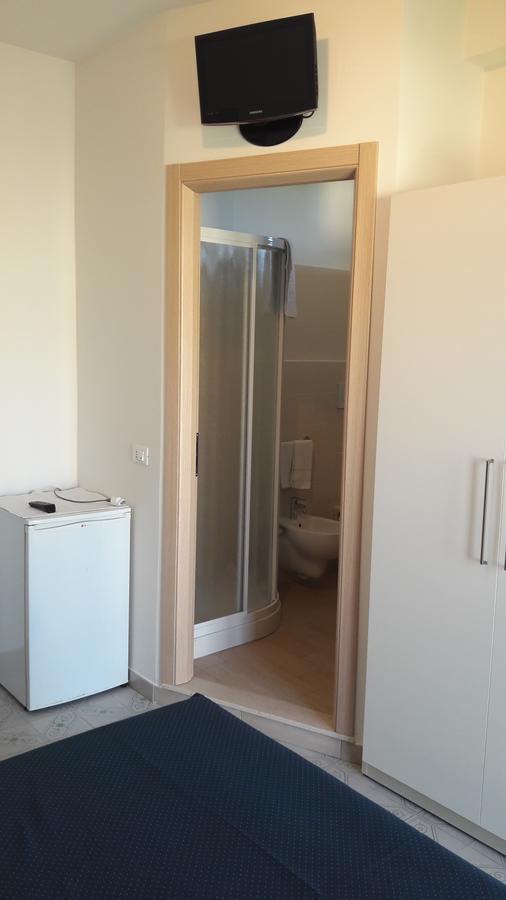 B&B - Meuble' - Hotel " Cordiale " Misano Adriatico Dış mekan fotoğraf