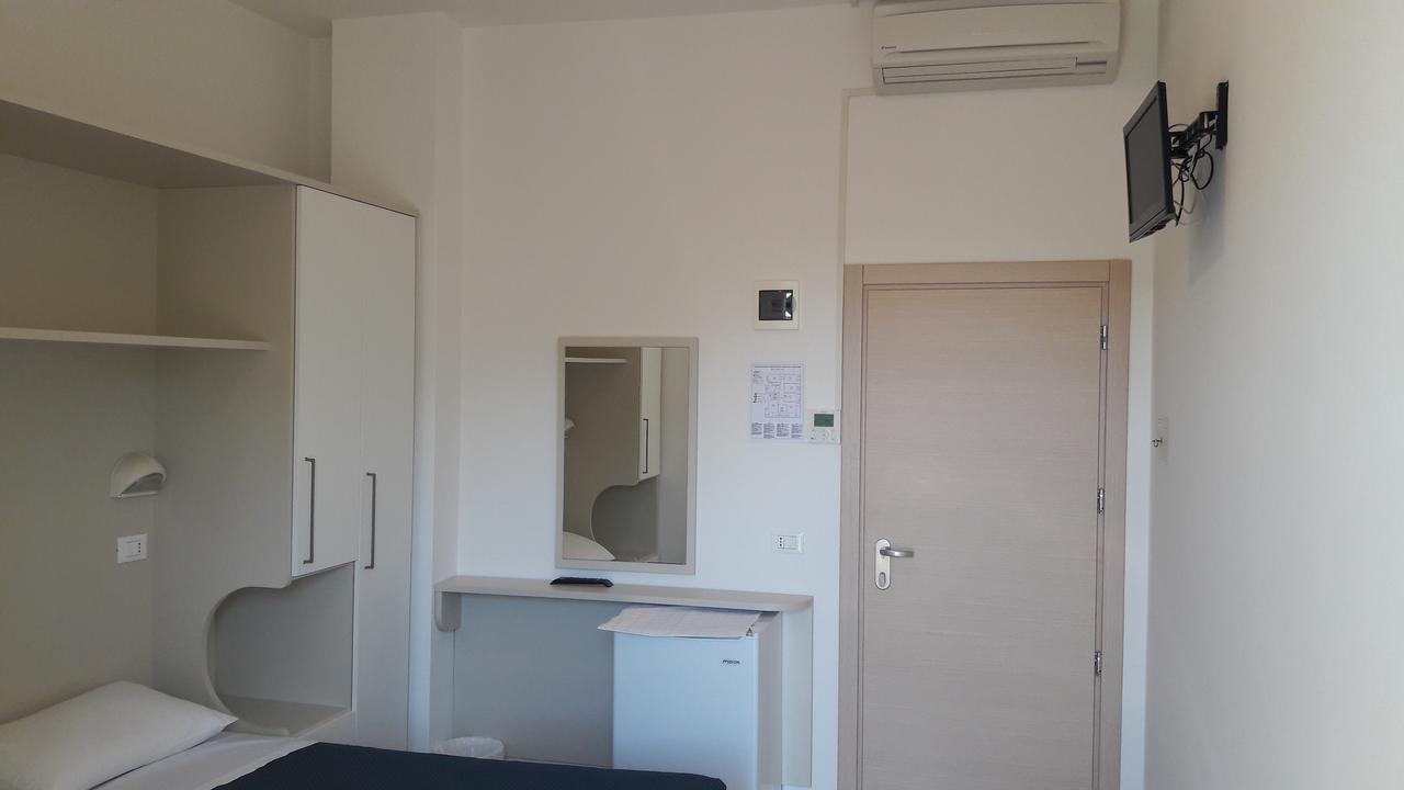 B&B - Meuble' - Hotel " Cordiale " Misano Adriatico Dış mekan fotoğraf