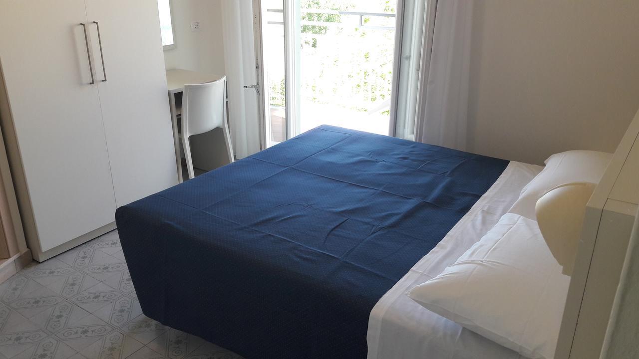 B&B - Meuble' - Hotel " Cordiale " Misano Adriatico Dış mekan fotoğraf