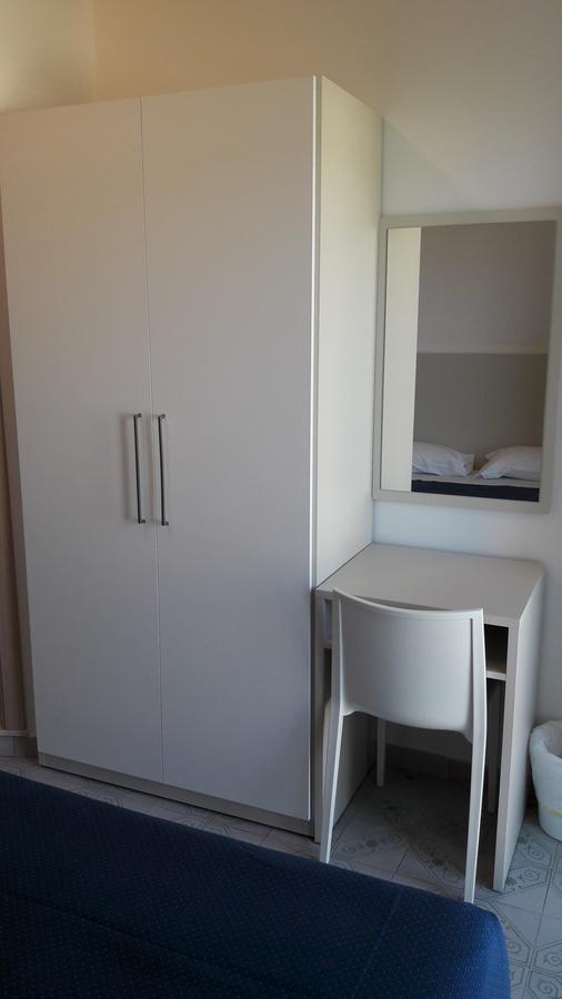 B&B - Meuble' - Hotel " Cordiale " Misano Adriatico Dış mekan fotoğraf