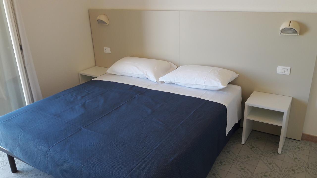 B&B - Meuble' - Hotel " Cordiale " Misano Adriatico Dış mekan fotoğraf