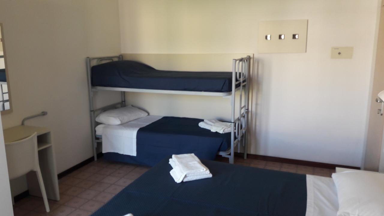 B&B - Meuble' - Hotel " Cordiale " Misano Adriatico Dış mekan fotoğraf