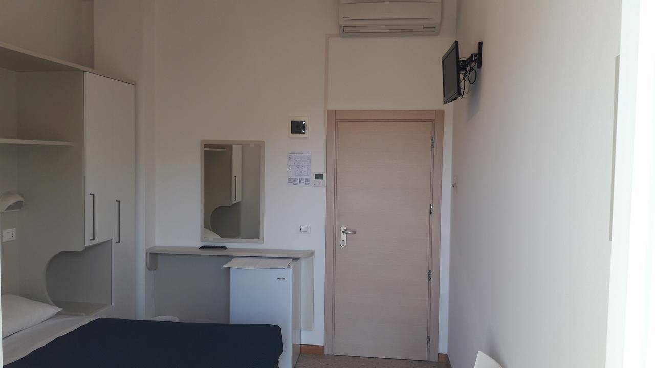B&B - Meuble' - Hotel " Cordiale " Misano Adriatico Dış mekan fotoğraf
