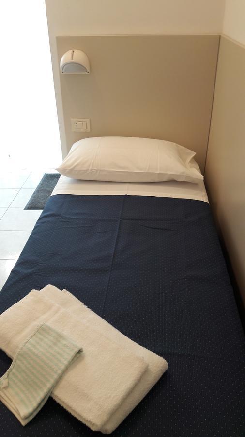 B&B - Meuble' - Hotel " Cordiale " Misano Adriatico Dış mekan fotoğraf